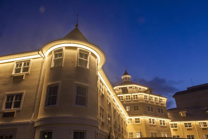 Cedar Point's Hotel Breakers image