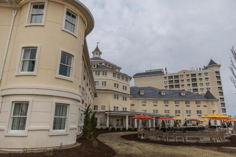 Cedar Point's Hotel Breakers image
