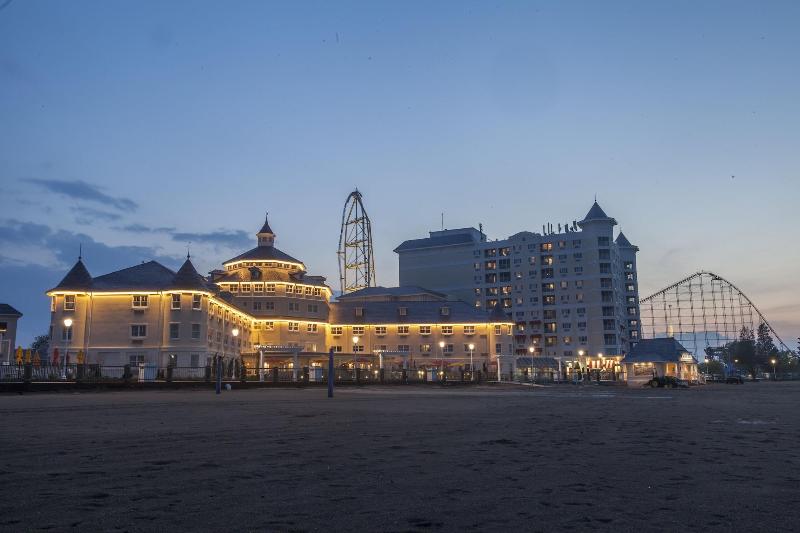 Cedar Point's Hotel Breakers image