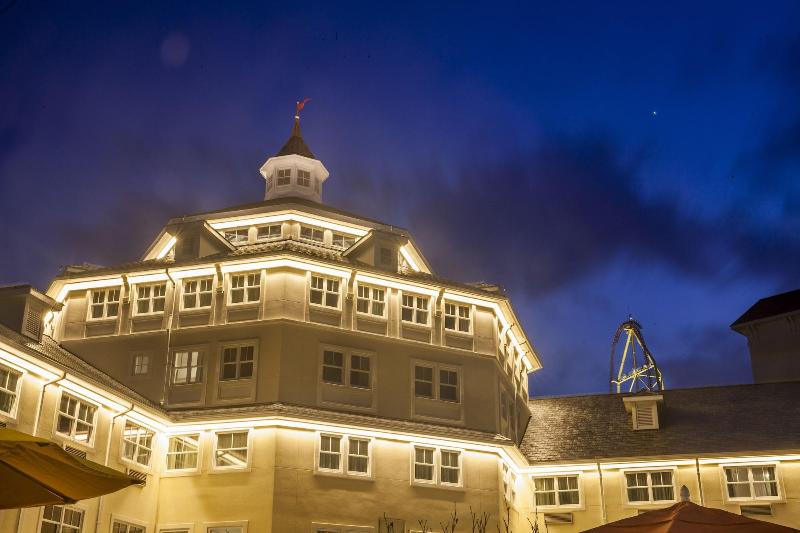Cedar Point's Hotel Breakers image