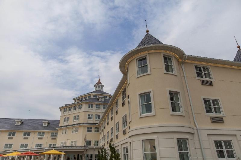 Cedar Point's Hotel Breakers image
