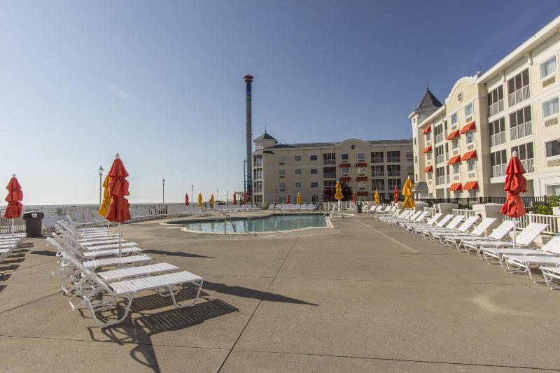 Cedar Point's Hotel Breakers image