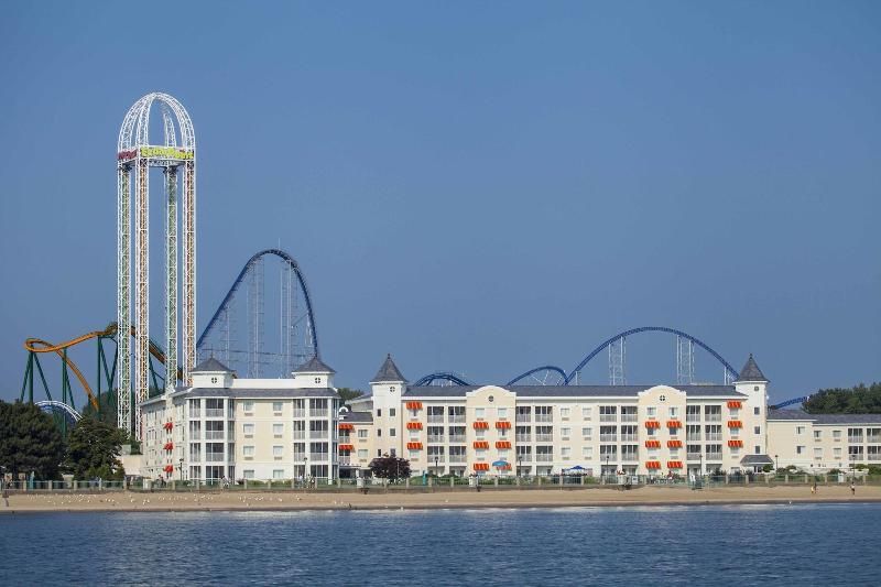 Cedar Point's Hotel Breakers image