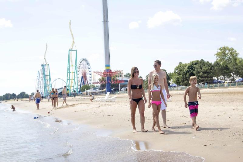 Cedar Point's Hotel Breakers image