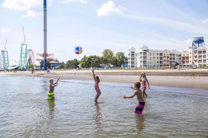 Cedar Point's Hotel Breakers image