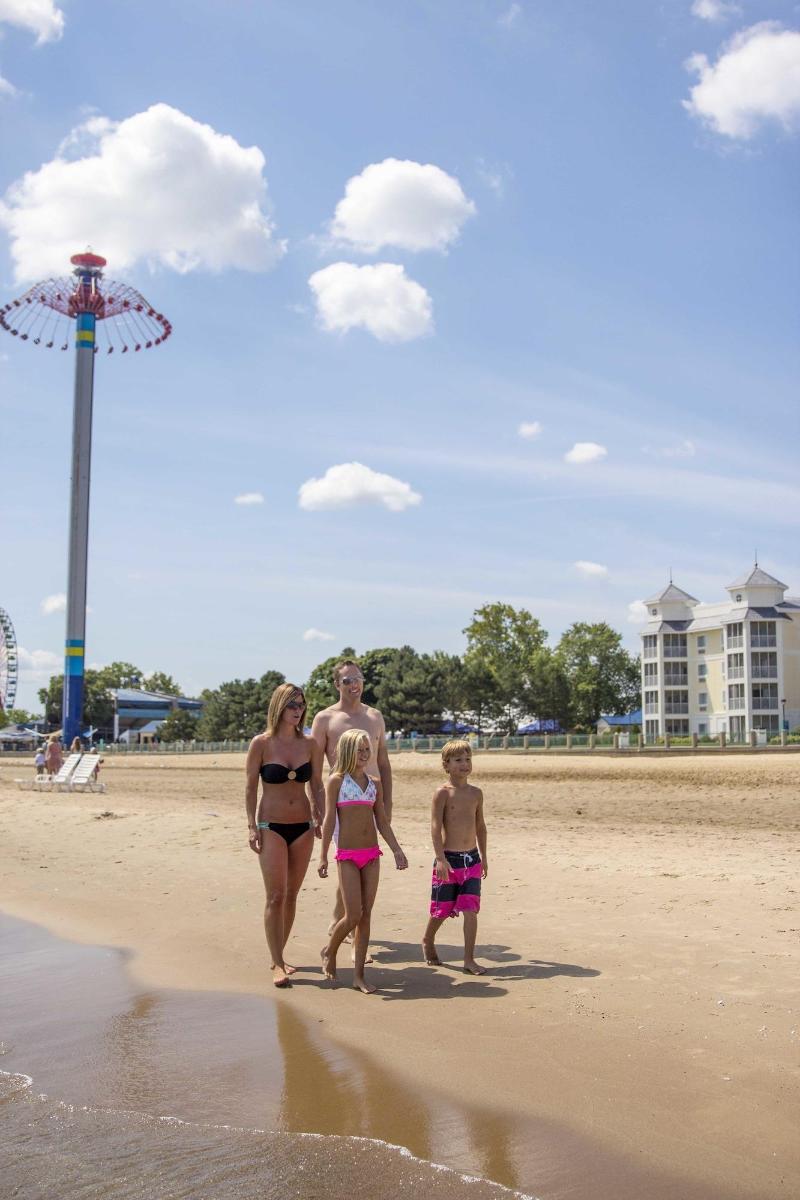 Cedar Point's Hotel Breakers image