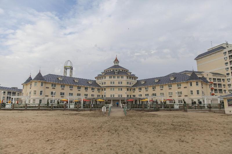 Cedar Point's Hotel Breakers image