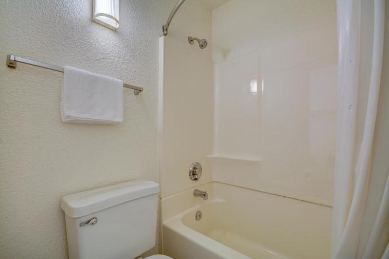 Motel 6 Everett, WA - South image