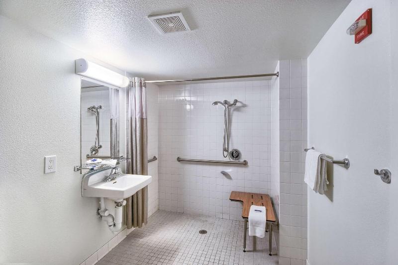 Motel 6 Everett, WA - South image