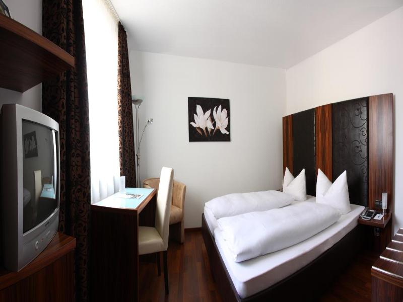 Hotel Zur Pfalz image