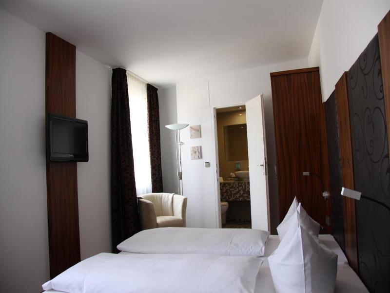 Hotel Zur Pfalz image