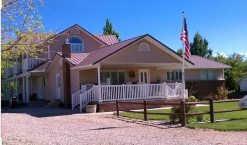 Bryce Canyon Livery Bed & Breakfast image