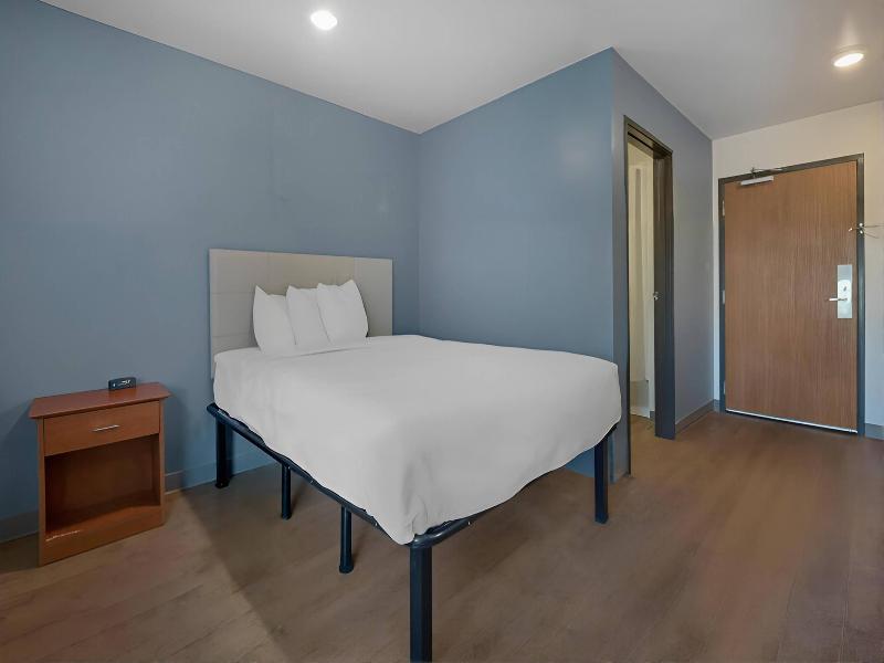 Woodspring Suites Springdale image