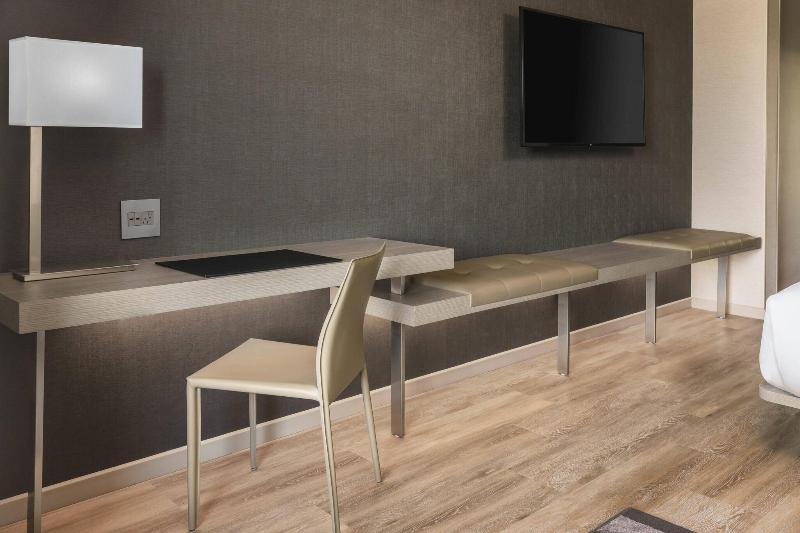 Ac Hotel By Marriott Scottsdale North image