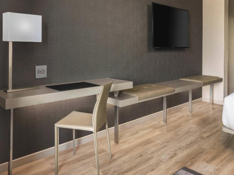 Ac Hotel By Marriott Scottsdale North image