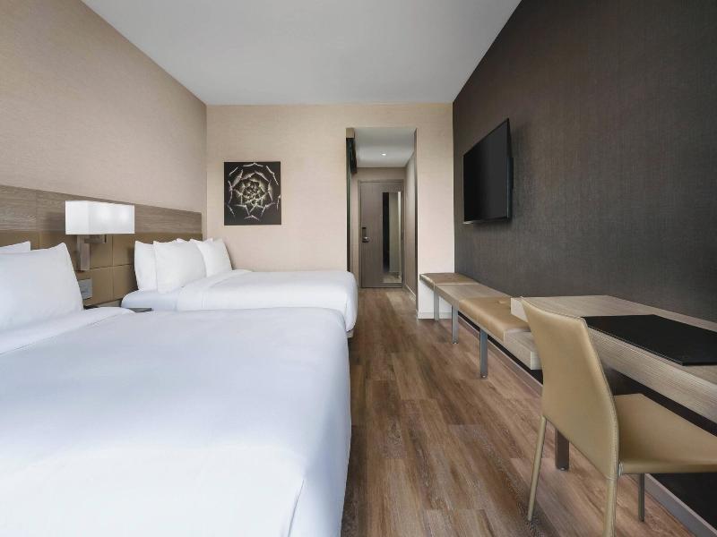 Ac Hotel By Marriott Scottsdale North image