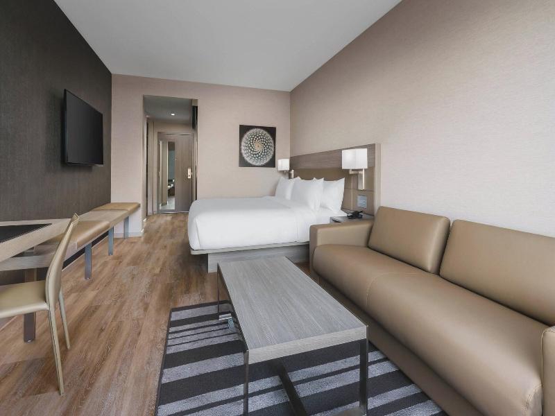 Ac Hotel By Marriott Scottsdale North image