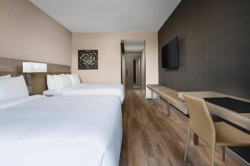 Ac Hotel By Marriott Scottsdale North image