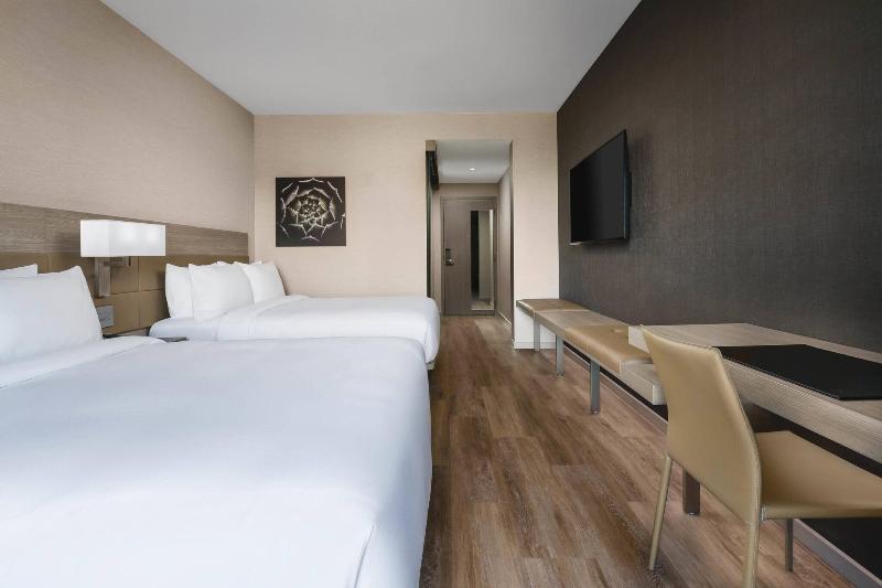 Ac Hotel By Marriott Scottsdale North image