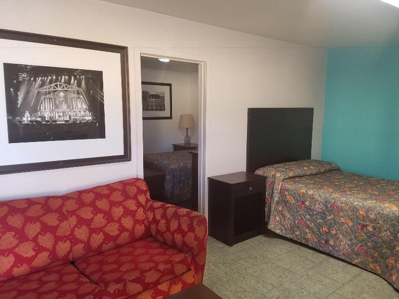 Monte Carlo Motel image 7