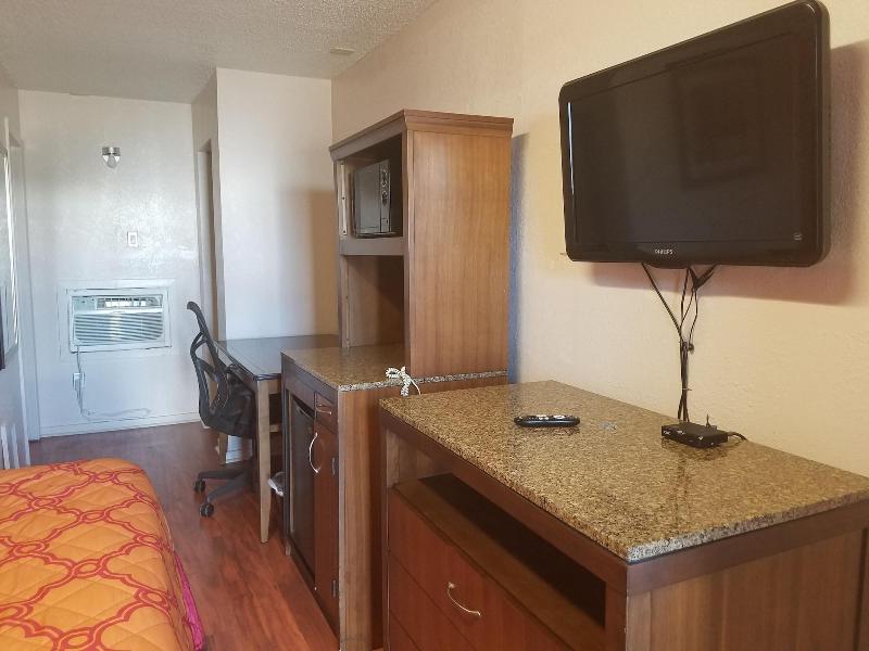 Monte Carlo Motel image 4
