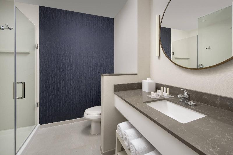 Fairfield Inn & Suites by Marriott New Orleans Met image