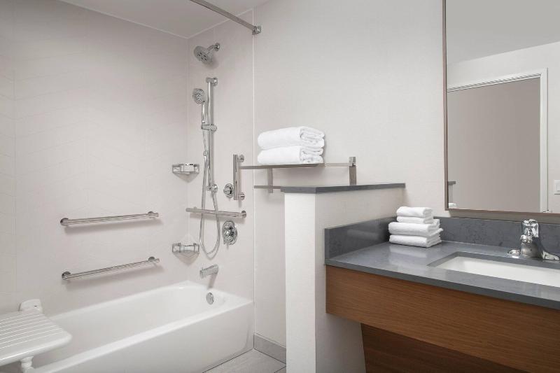 Fairfield Inn & Suites by Marriott New Orleans Met image