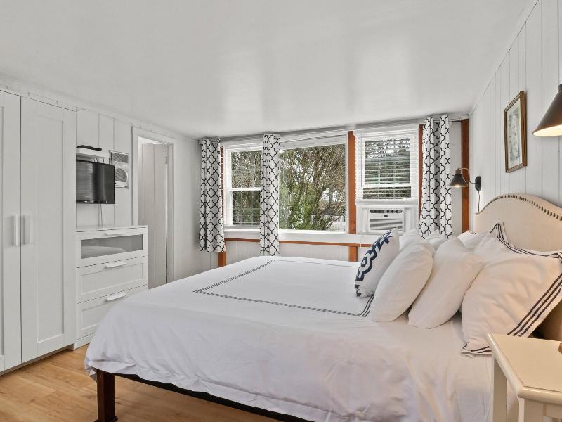 The Seagrove Suites & Guest Rooms image