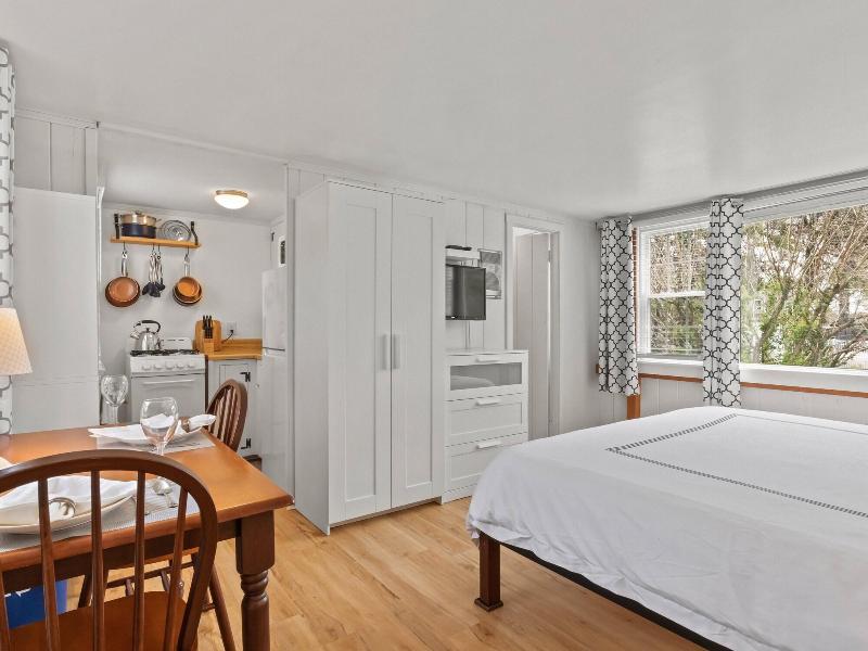 The Seagrove Suites & Guest Rooms image