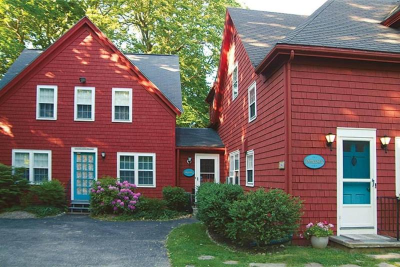 Woods Hole Passage Inn image