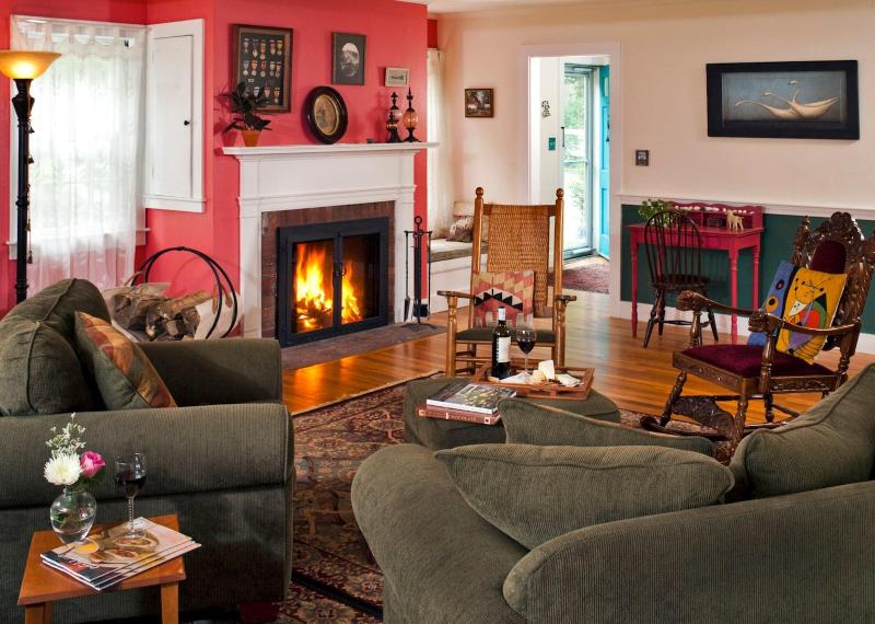 Woods Hole Passage Inn image