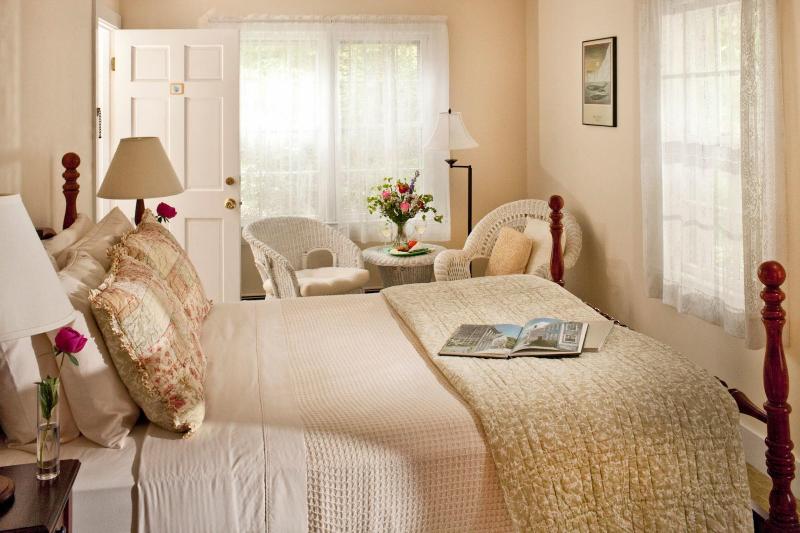 Woods Hole Passage Inn image