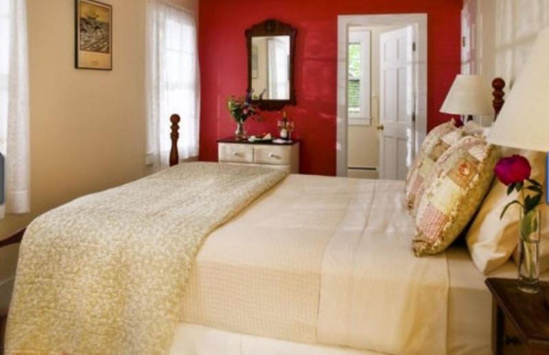 Woods Hole Passage Inn image