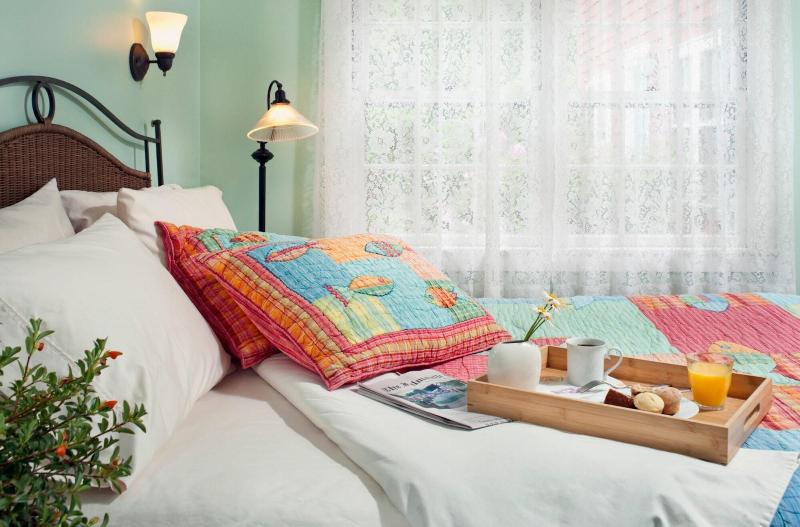 Woods Hole Passage Inn image