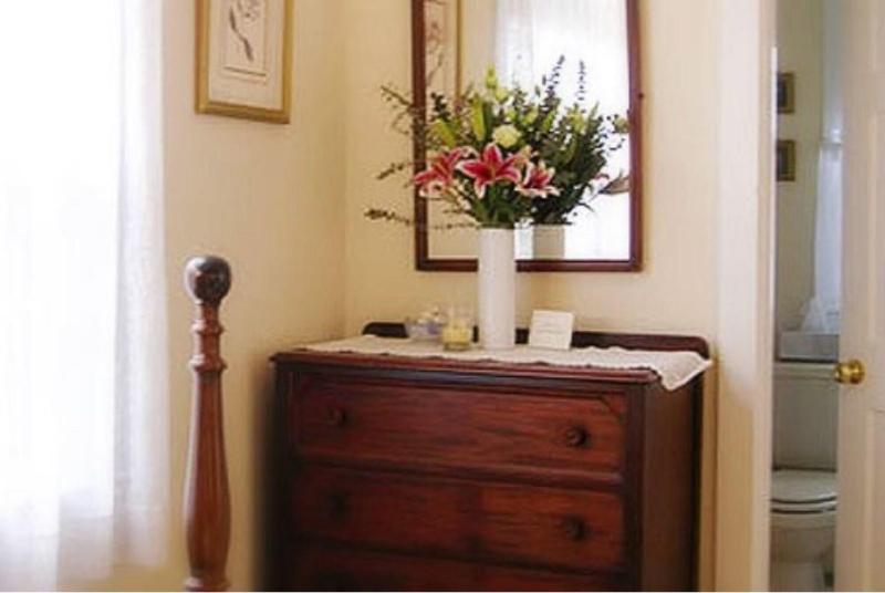 Woods Hole Passage Inn image