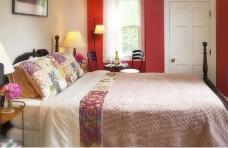 Woods Hole Passage Inn image
