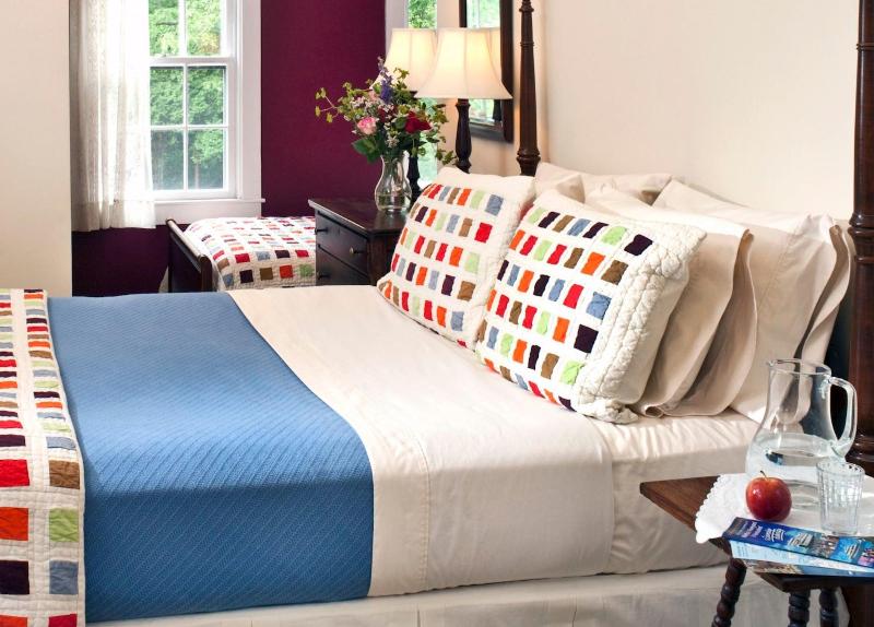 Woods Hole Passage Inn image