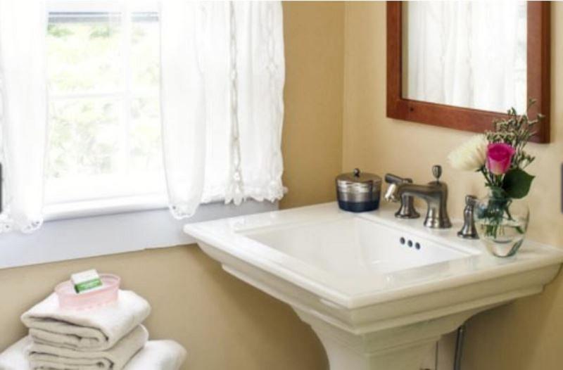 Woods Hole Passage Inn image
