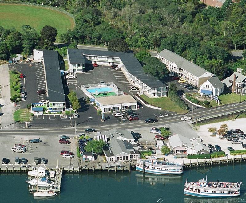 Hyannis Holiday Motel image
