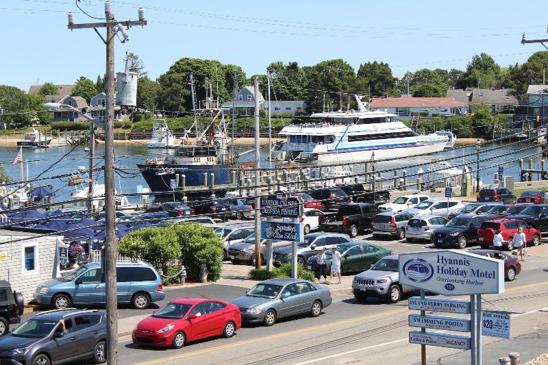 Hyannis Holiday Motel image