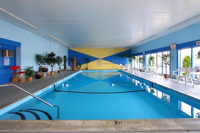 Hyannis Holiday Motel image
