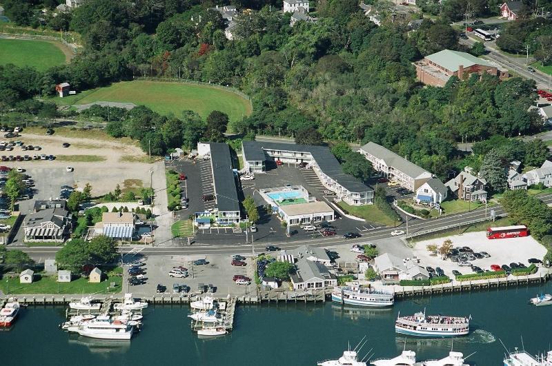 Hyannis Holiday Motel image