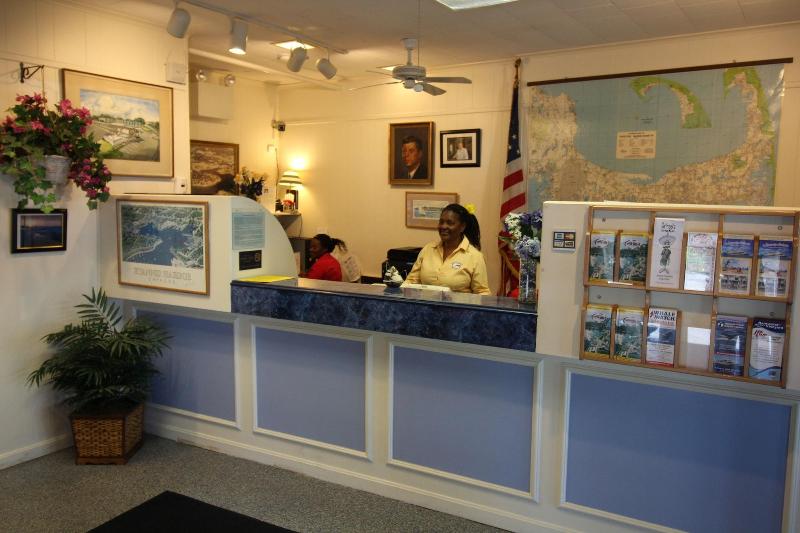 Hyannis Holiday Motel image