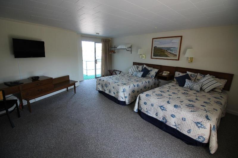 Hyannis Holiday Motel image