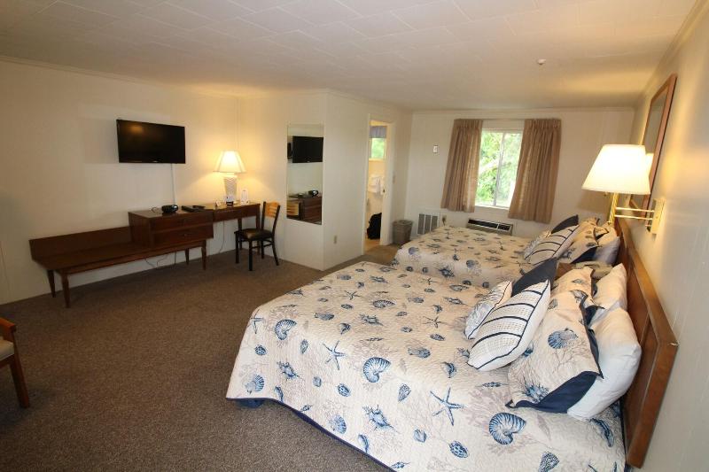 Hyannis Holiday Motel image