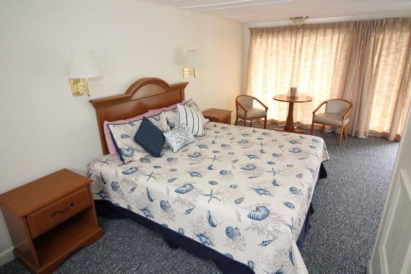 Hyannis Holiday Motel image