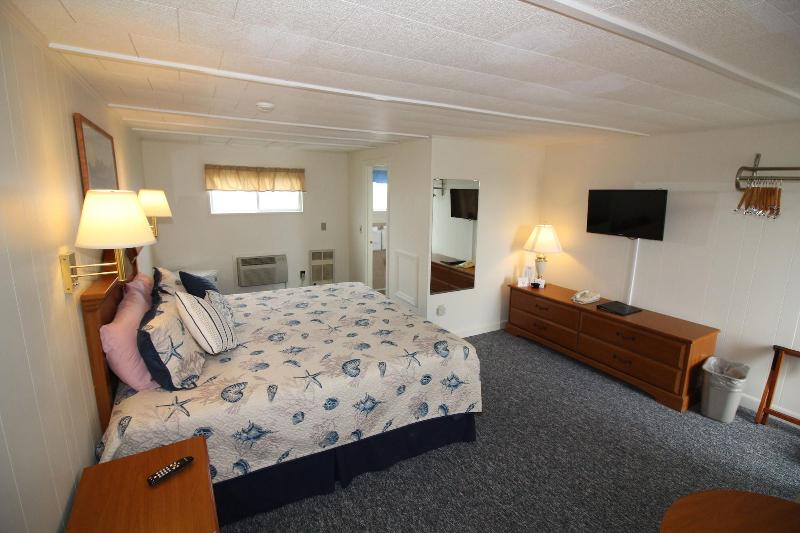 Hyannis Holiday Motel image