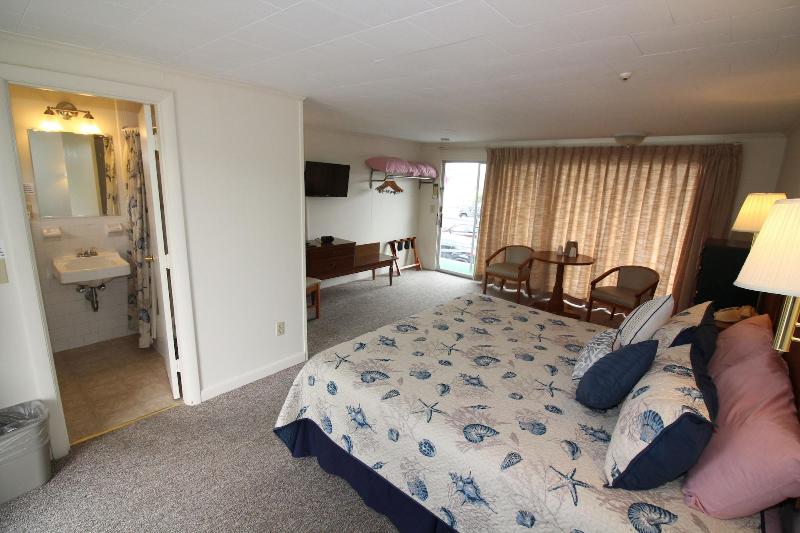 Hyannis Holiday Motel image