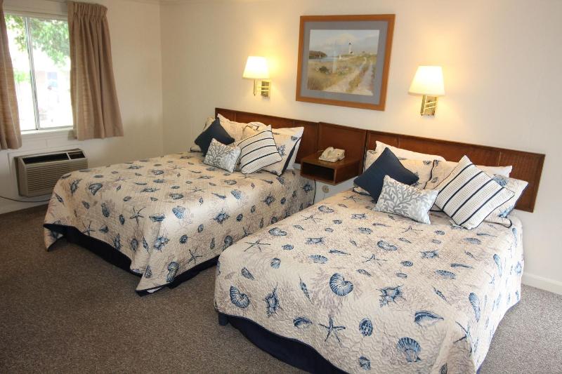 Hyannis Holiday Motel image