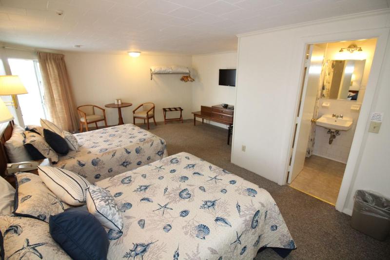 Hyannis Holiday Motel image